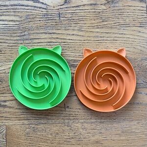 Green and Orange Spiral Pet Bowls